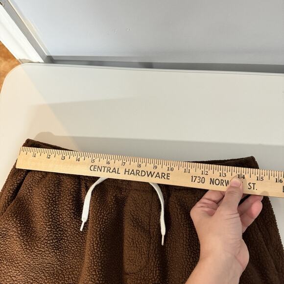 Pacsun Volley Sherpa Fleece Shorts Men’s Small Brown Pockets Loose 6" Inseam - Picture 6 of 9